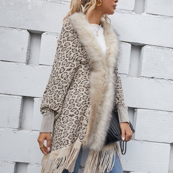 Cozy vegan fur leopard print tassel poncho cardigan - Picture 2 of 8